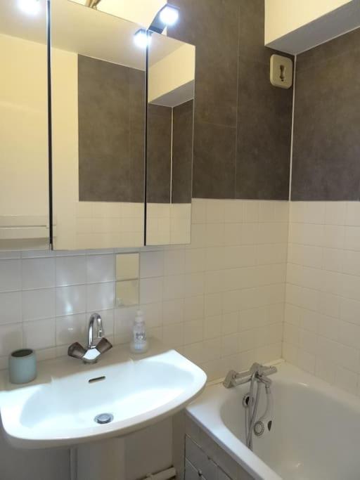 Appartement Au Coeur Du Village Avec Parking Prive มีฌูซ์ ภายนอก รูปภาพ